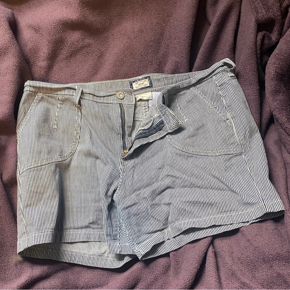 LEVIS striped shorts
